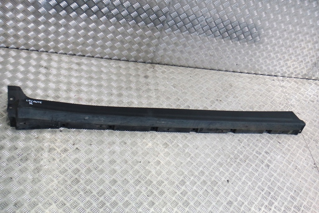 фото №1, Правая молдинг порог maserati levante 670040336