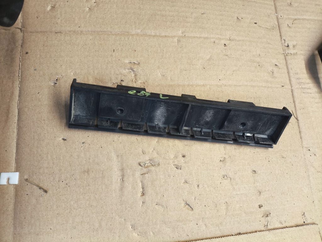 Купить Bmw e87 кронштейн  кронштейн порог 7169979 ?