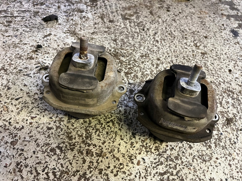 Купити Bmw x5 e70 4.8i подушка двигуна