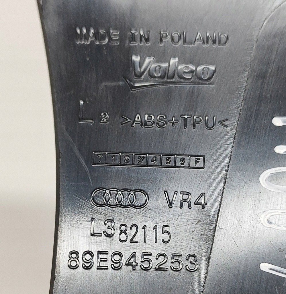 фото №6, Audi q4 sportback e-tron 2023 левая сторона молдинг pod фара задняя