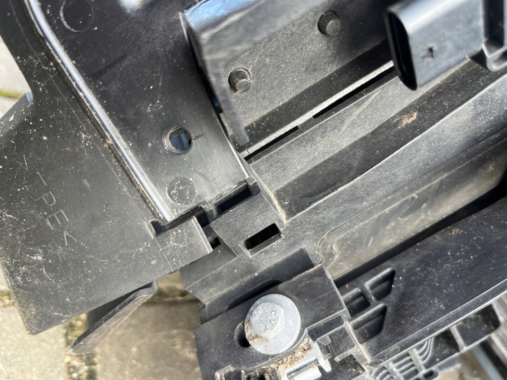 фото №8, Peugeot 5008 iii c5 aircross 1.2 hybrid комплект радіатор жалюзі 9836055280