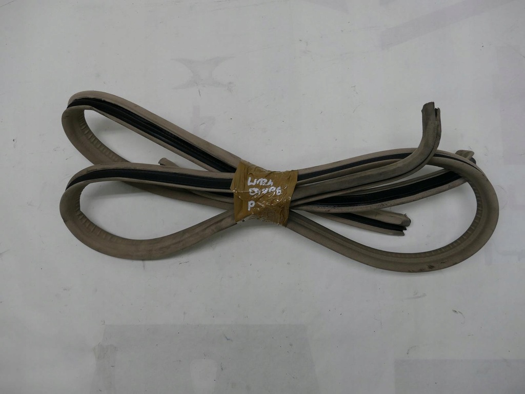 фото №1, Mercedes w124 lif coupe прокладка внутренняя правая