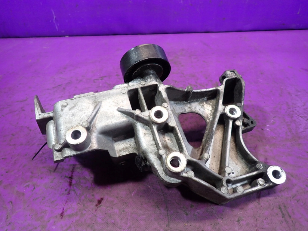 Fiat freemont 11- 2,0 jtd mjet 939b5000 170 km кронштейн генератора 04627138aa Недорого