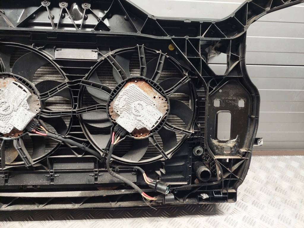 Audi q5 3.0 tfsi 260kw 4g0145804d с передний радиатор воды Киев