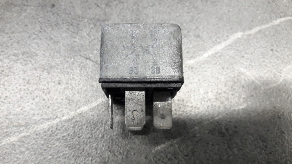 0332014406 реле bmw e9 e21 e12 bosch Оригинал