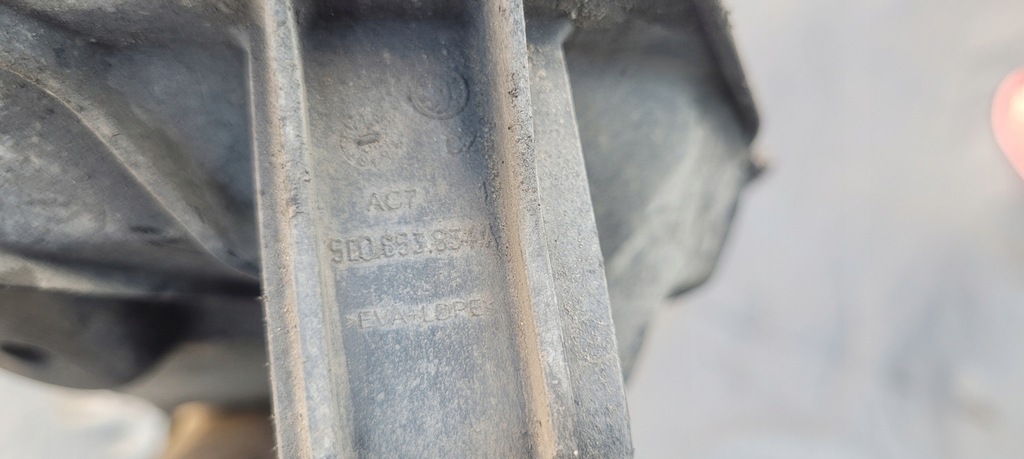 фото №8, Підкрилок правий задня skoda octavia iii