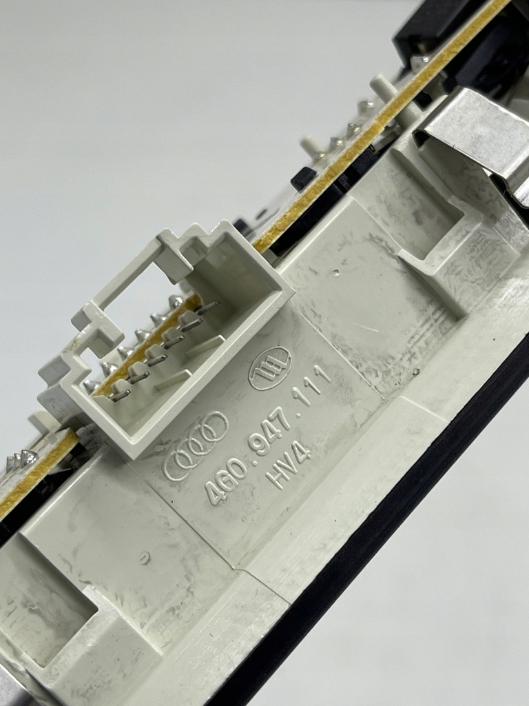 фото №11, Audi a6 c7 лампа стельовий освітлення кабіни задня czarna s-line