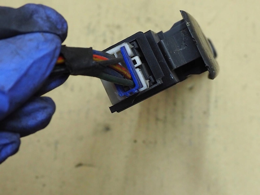 фото №14, Стекло colt 1996 левый панель перед mb960385