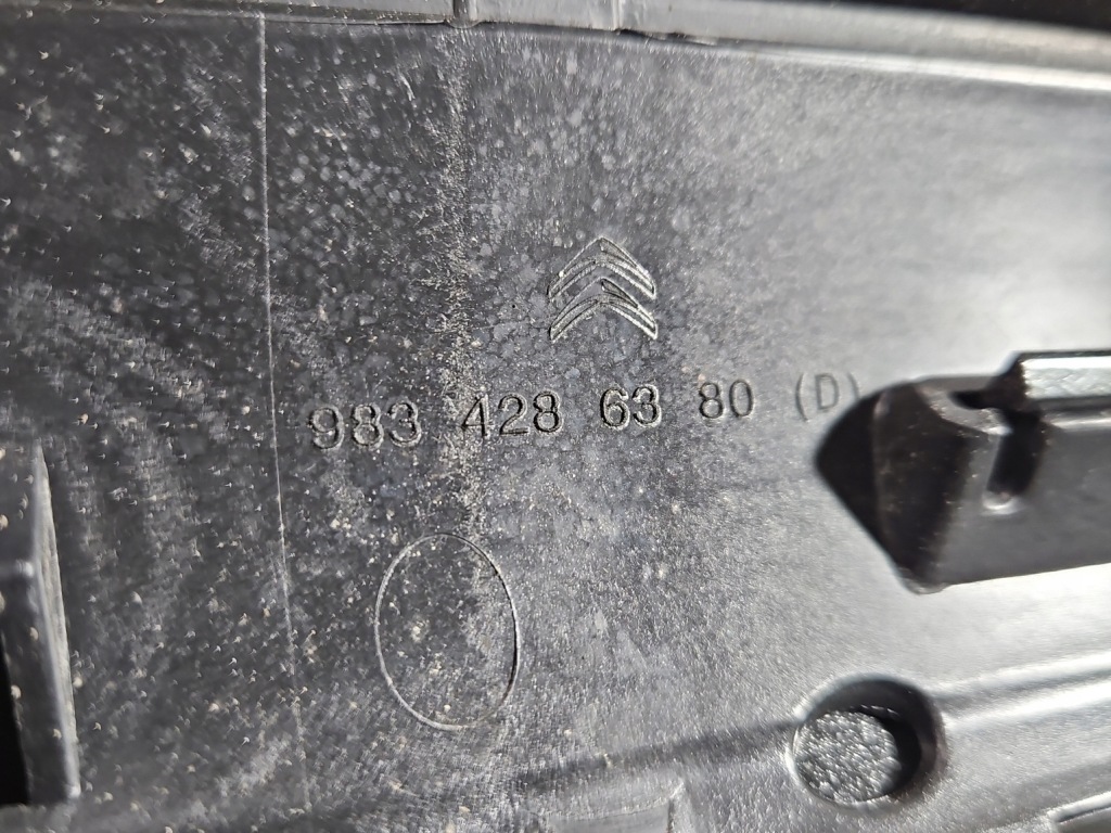 Молдинг стекло лобовое правая передней citroen c5 aircross 17-25 9834286380 Киев