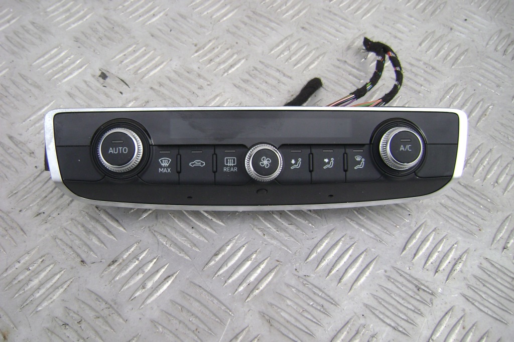 фото №1, Audi a3 8v - панель кондиціонера 8v0820043am