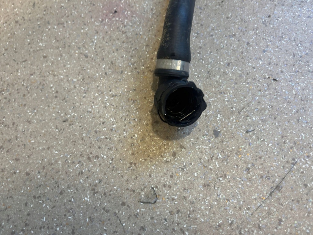 Шланг водяний турбонагнітача mercedes-benz glc c254 a2545011802 Недорого