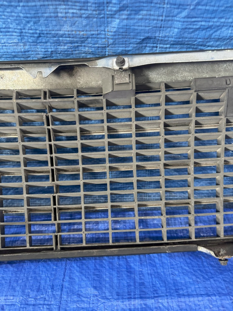 Решётка радиатора решётка радиатора радиатора mercedes w140 Недорого