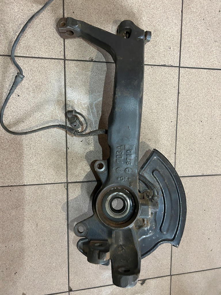 фото №12, Поворотный кулак левая перед audi a6 c5 allroad