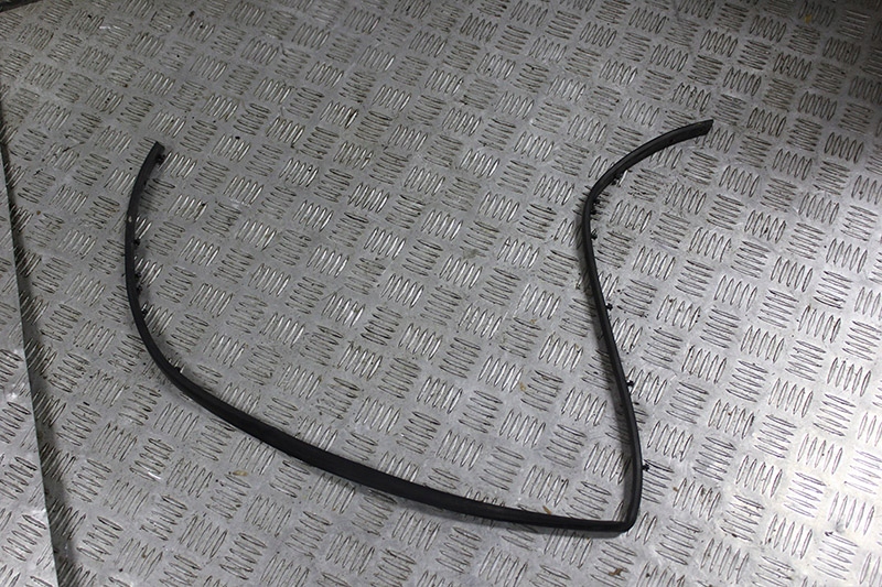 фото №1, Hyundai sonata 2016 прокладка капот бампера