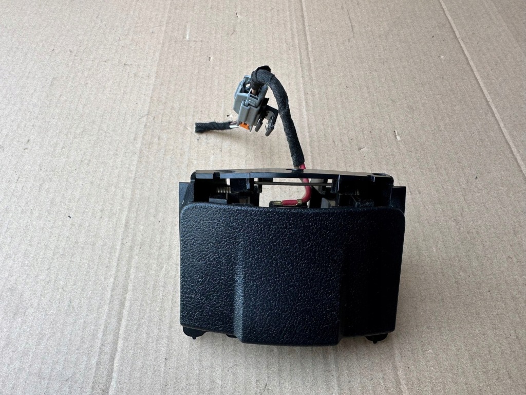 Купити Ford s-max mk1 рестайлінг  роз'єм 12v попільничка cm21-r045r19-a