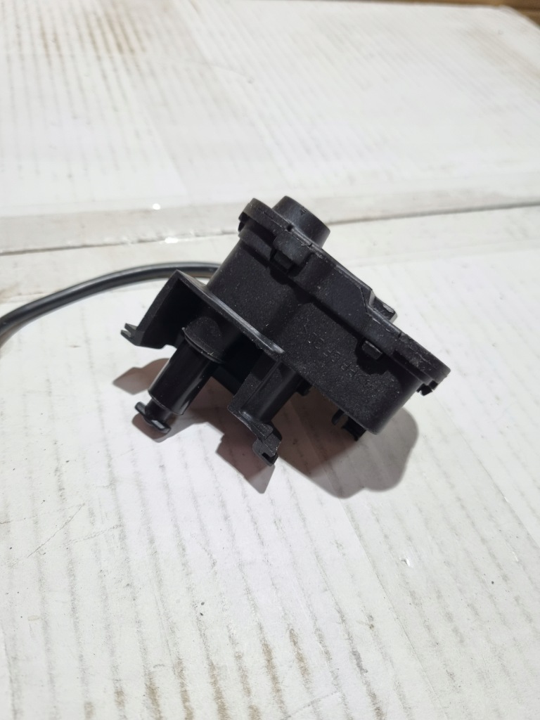 фото №7, Volkswagen golf vii 2014 амортизатори кришка заливної пального 5c6810773h