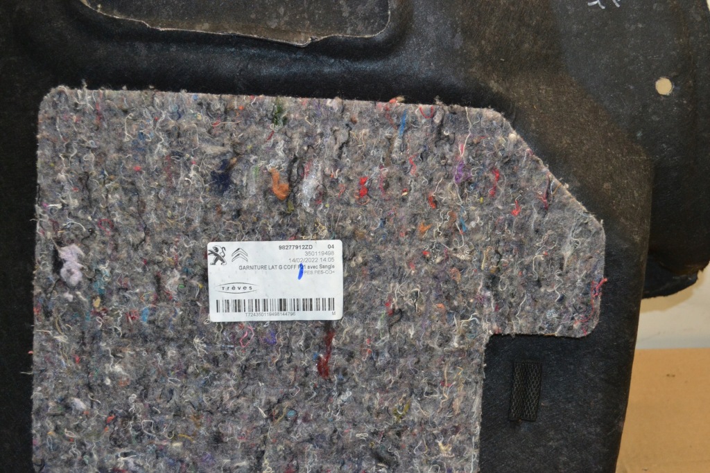 Купити Обшивка багажника peugeot 208 ii лівий lub правий