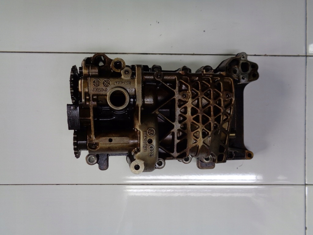 фото №1, Vw golf v audi a3 2.0fsi насос оливи 06a103535