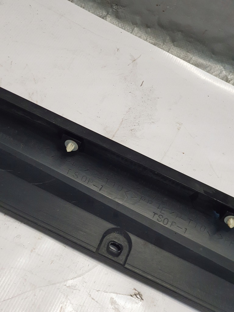 фото №12, Молдинг порог правая toyota celica vii 99-05r.