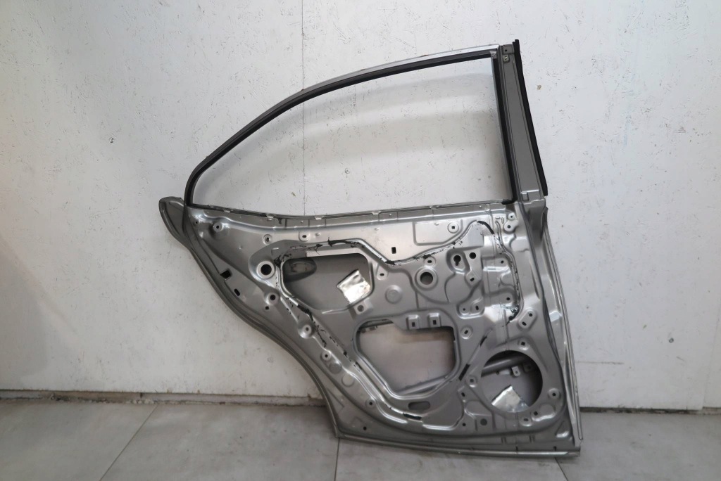 Дверь левое задняя левое  задняя lexus is 3 3 2013- xe30 в Украине