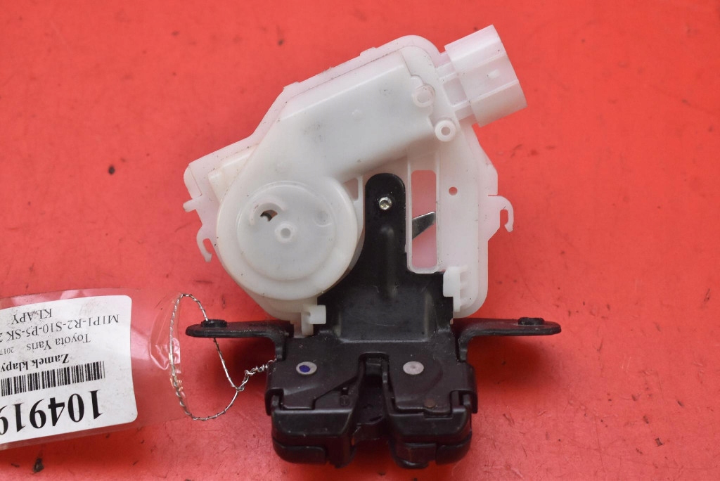 Замок кришки задній багажника toyota yaris 3 iii 5d hb рестайлінг  17-19 в Україні