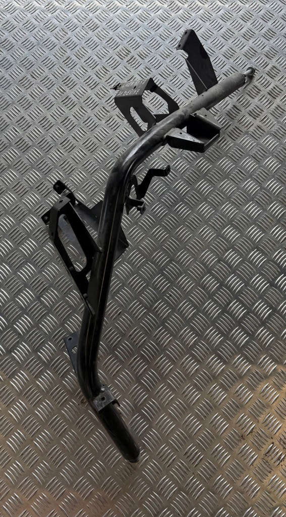 фото №1, Ligier js 50 2021 права сторона лонжерон передня