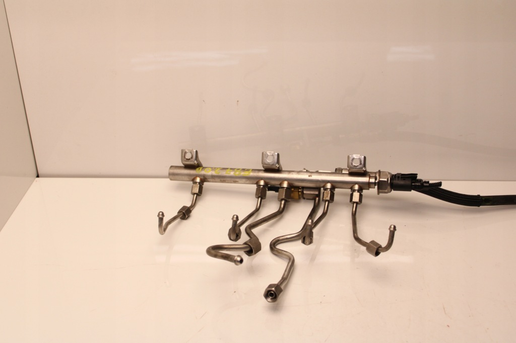 Bmw e81 e87 e90 2.0 b молдинг впрыскная 7562474 Недорого