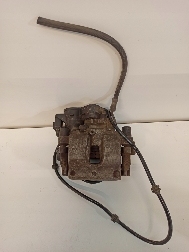 фото №1, Mercedes w205 суппорт левый задняя a2054231998