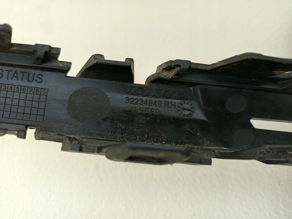 Купити Volvo xc60 ii 2 рестайлінг  2021- решітка радіатора решітка бампера права перед 32234949