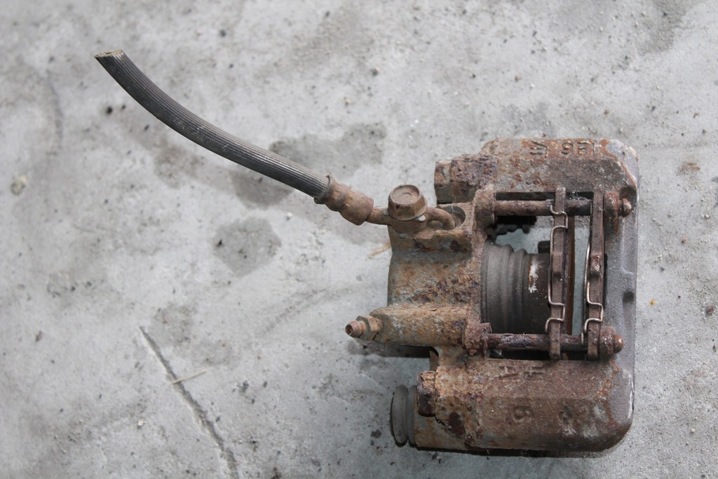 фото №1, Corolla verso i супорт гальма правий задня