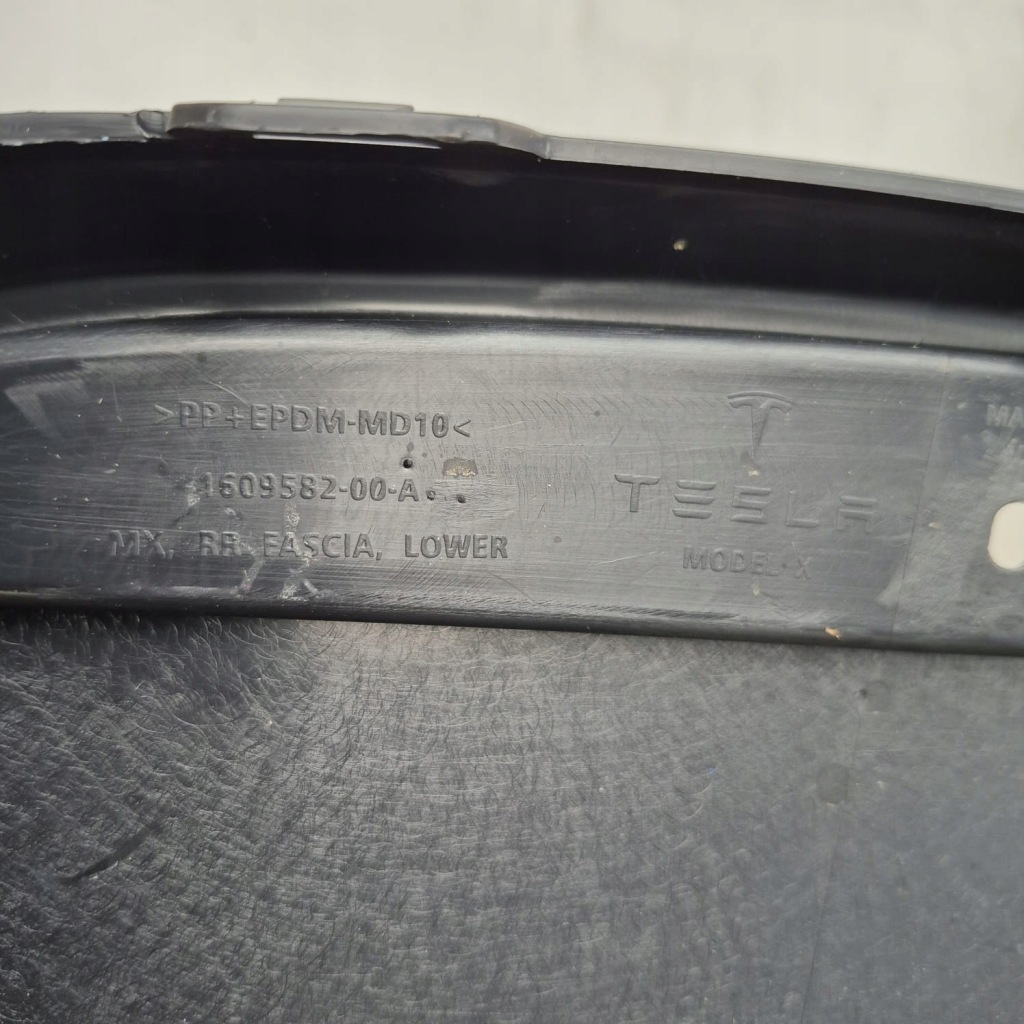 фото №10, Tesla x plaid дифузор бампера задня заднього накладка 1609582-00-a