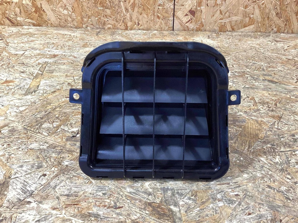 фото №1, Porsche macan решётка воздуха вентиляционная задняя 8k0819161c