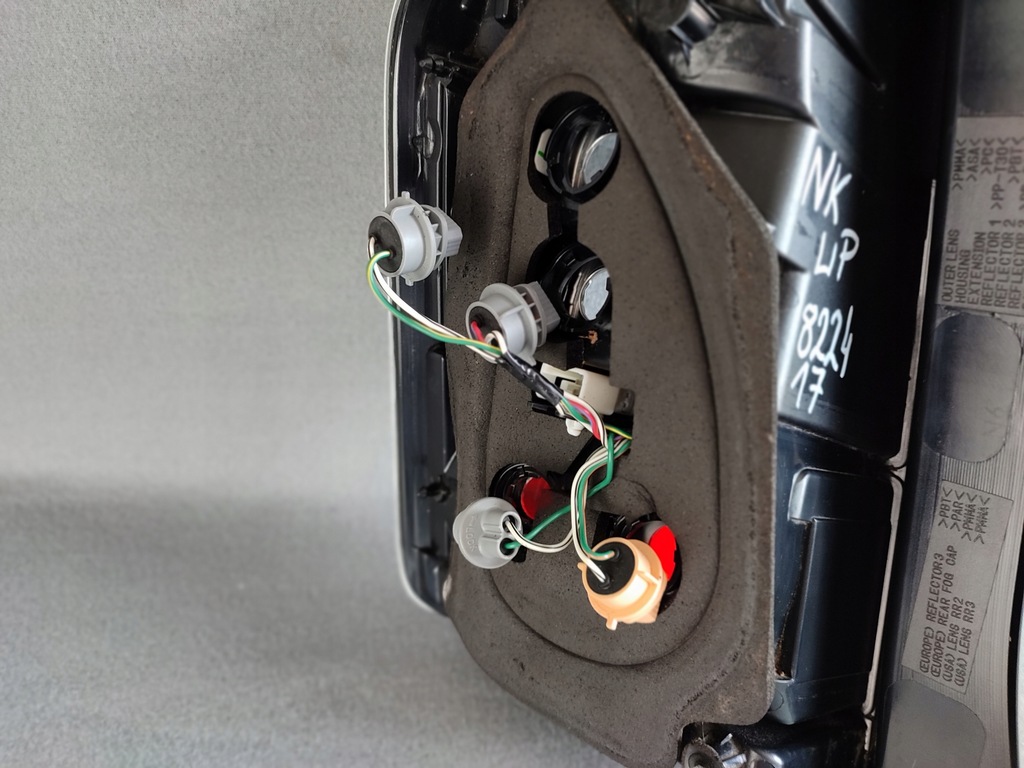 фото №5, Toyota prius ii lift лампа задня права задня led 2004-