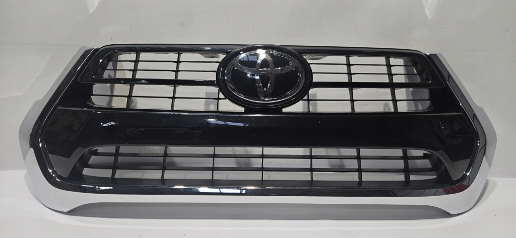 фото №1, Решётка радиатора решётка радиатора бампера toyota hilux viii lift 20- 53111-0kb30 оригинал