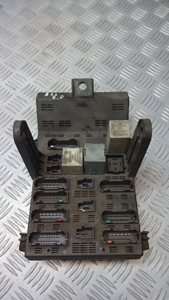 Купить Коробка предохранителей renault laguna 1 2.0 7703297637-w