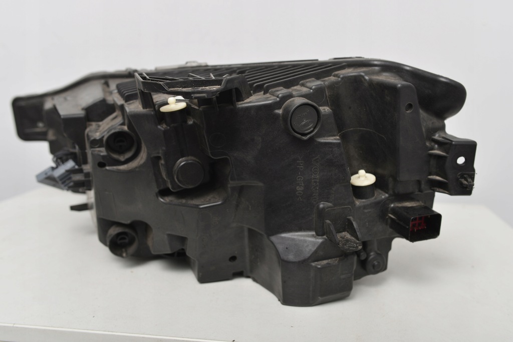Volvo xc60 2 рестайлинг  фара правый  перед full led 32404710 европа Оригинал