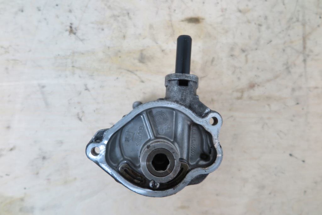 Купить Насос вакуумный mercedes-benz ml w166 a6512300465