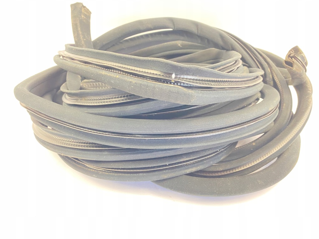 Уплотнители велюровые дверь чёрные 4шт комплект  mercedes w140 Оригинал