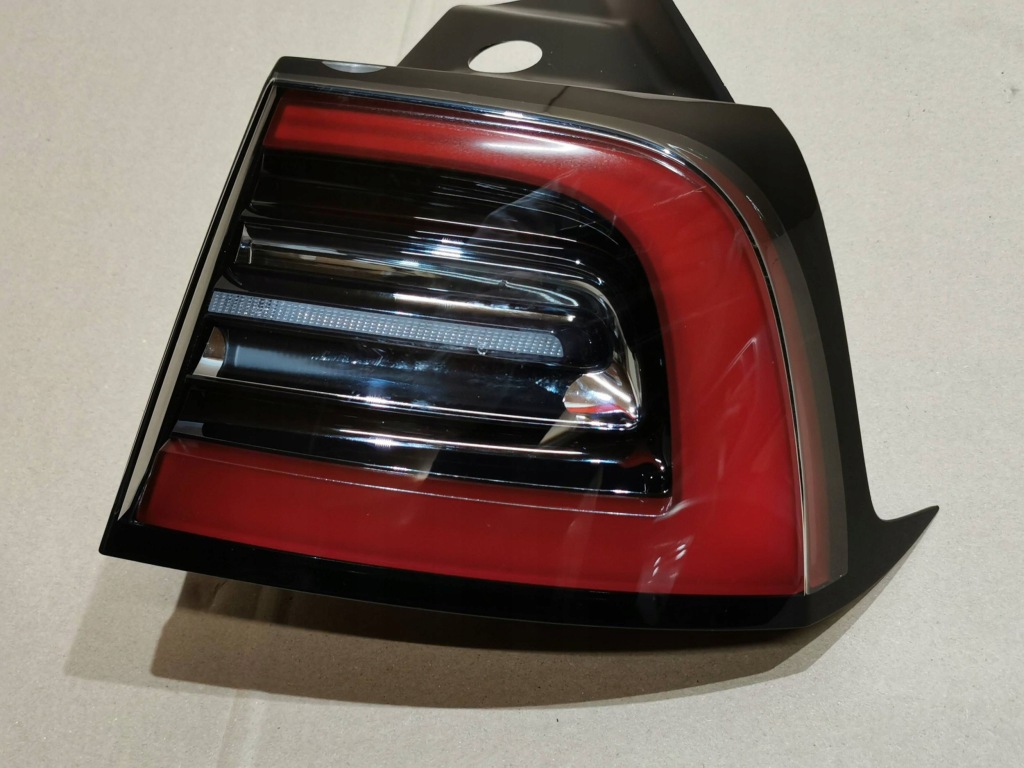 Tesla model 3 фара задняя правый  led задний 1502087-99-d Оригинал