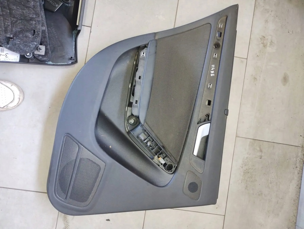 фото №8, Обшивки дверь audi a4 b8