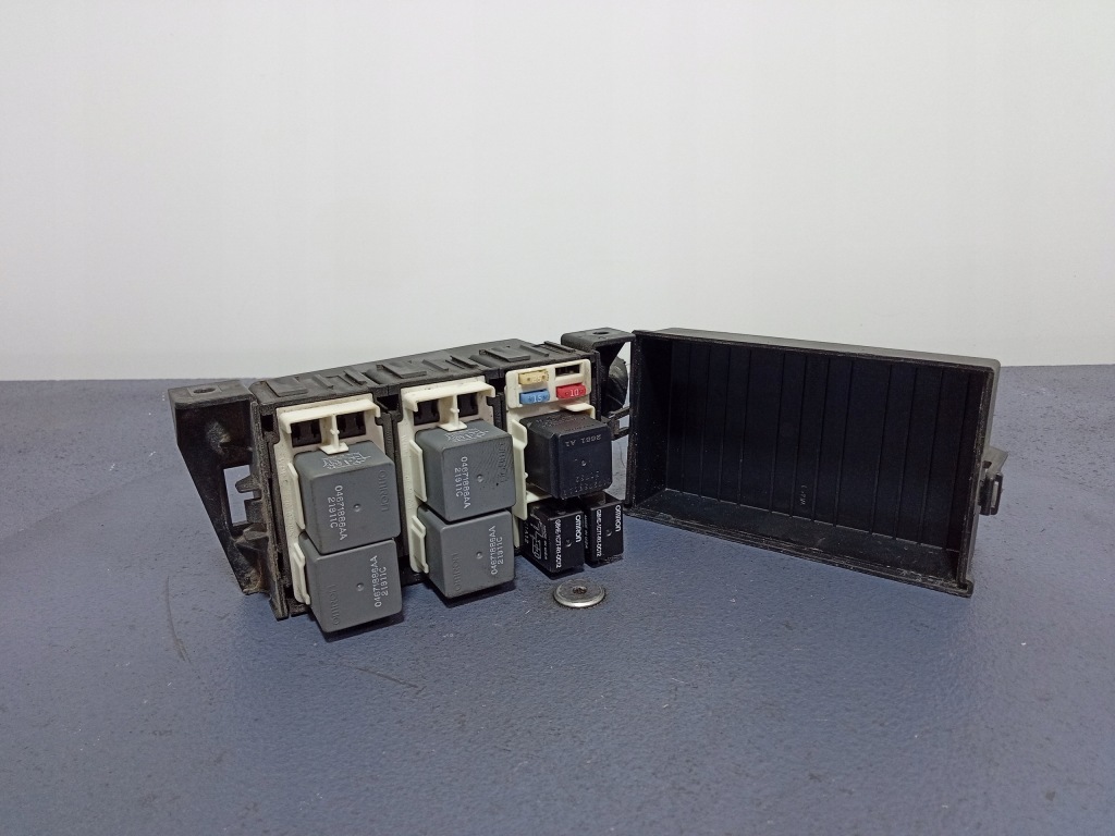 фото №4, Cherokee wk2 3.0 crd коробка предохранителей