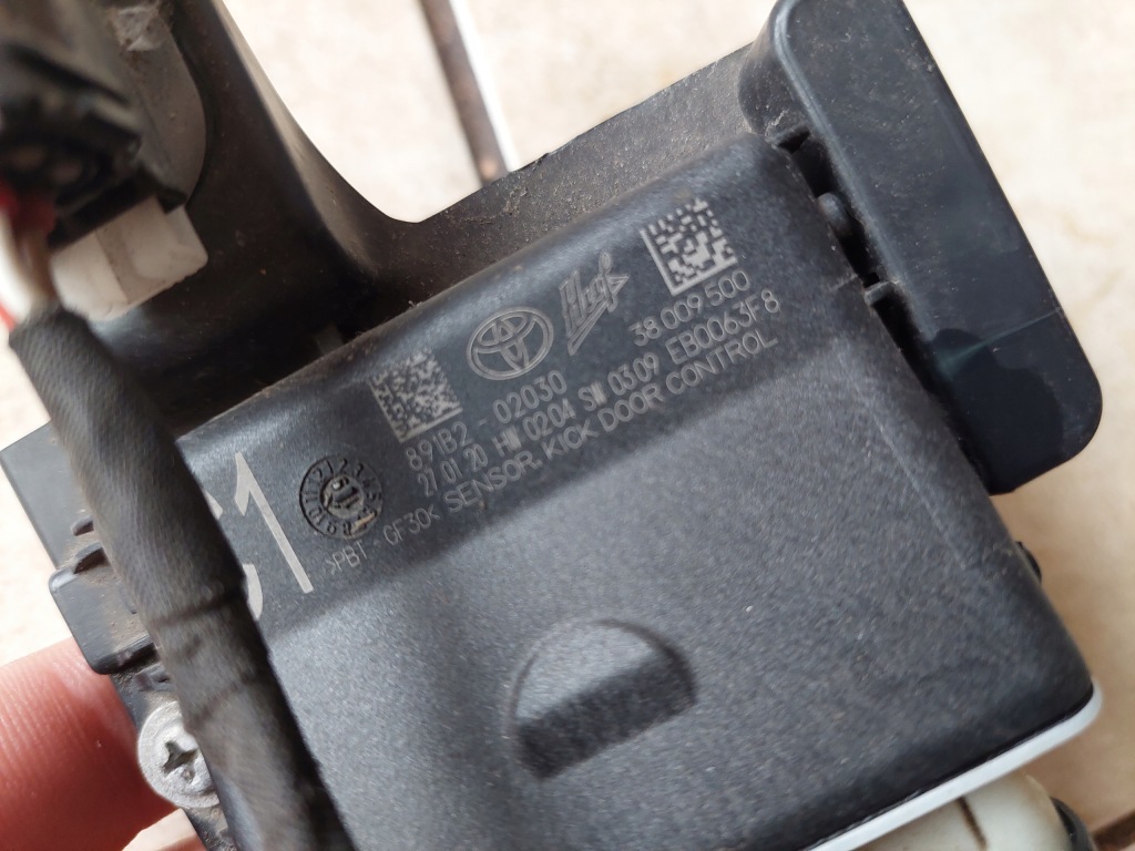 Датчик открывания крышки - toyota corolla e21 Недорого