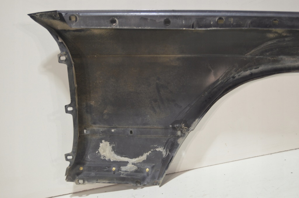 Крила лівий перед mercedes w126 560se 560sel 1268813101 Оригінал