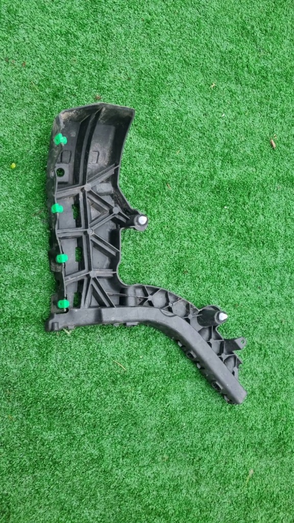 фото №1, Volvo v60 ii направляющая бампера задняя левый 31455501