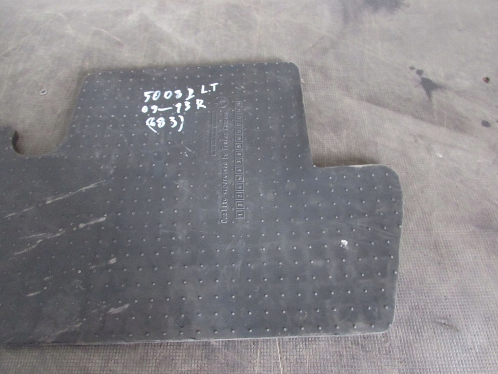 Коврик левое  задняя peugeot 5008 1 09-13 r. в Украине