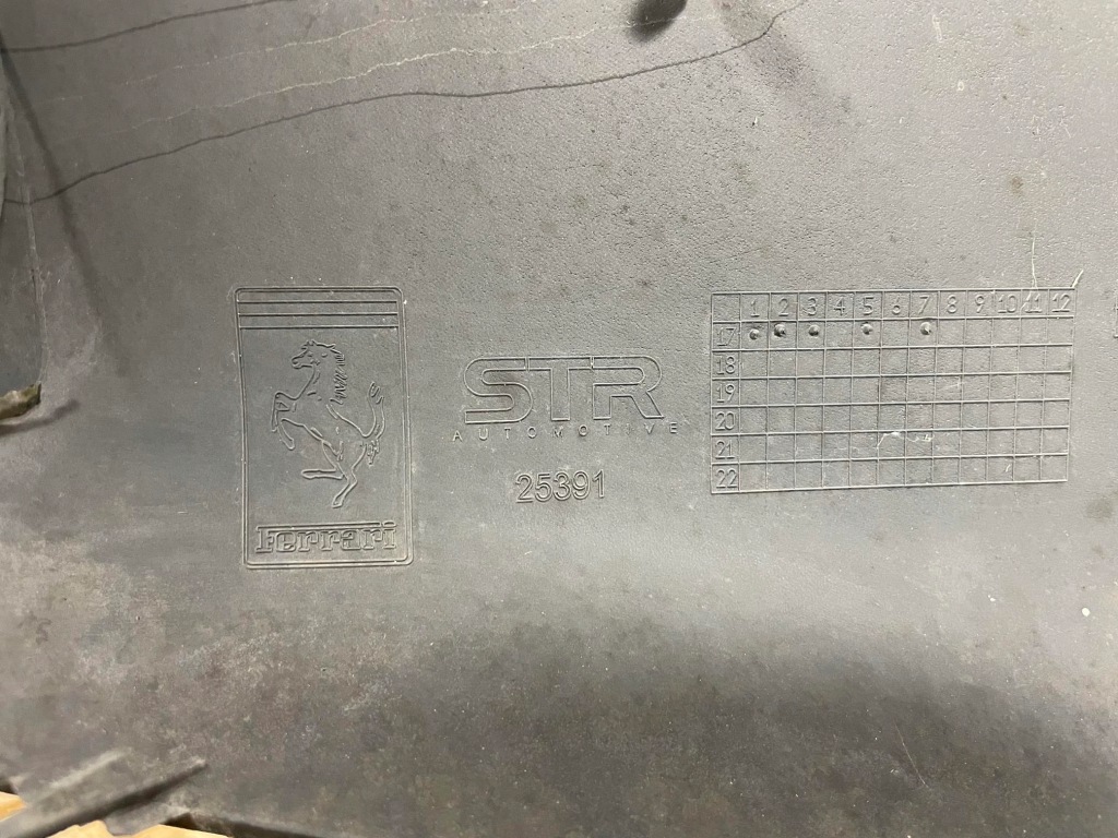 Бампер перед передній ferrari portofino f164 nowka оригінальний 89140600 europ Недорого