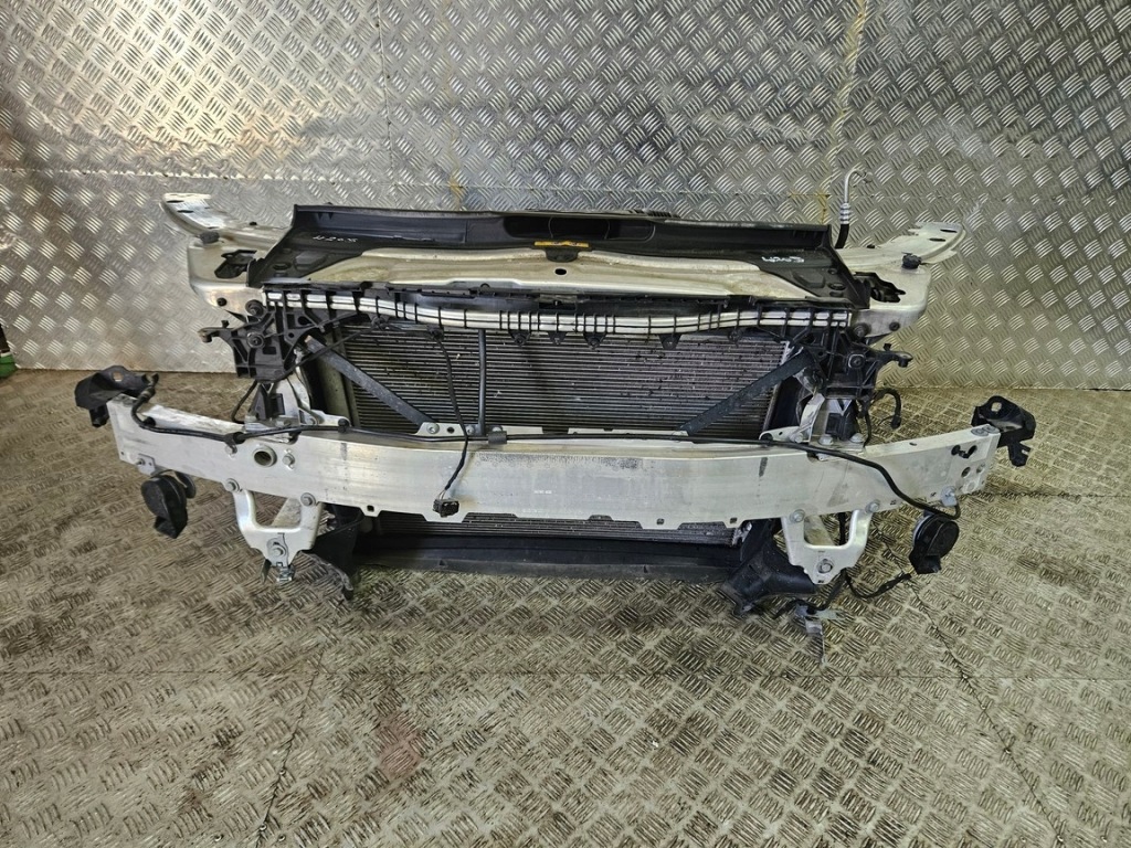 Купити Mercedes w205 рестайлінг  ремінь передній комплект  радіатор вентилятор 2.0 cdi 654 автоматична коробка передач