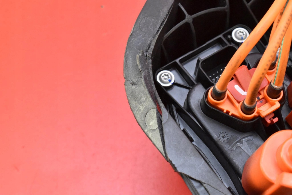 Роз'єм port заряджання 1501773-60-b tesla model y 60 kwh 299 km 20- в Україні