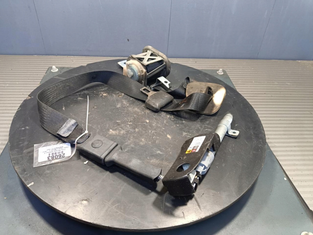 Tesla motors model s ремни безопасности правый перед 1018788-02-a в Украине