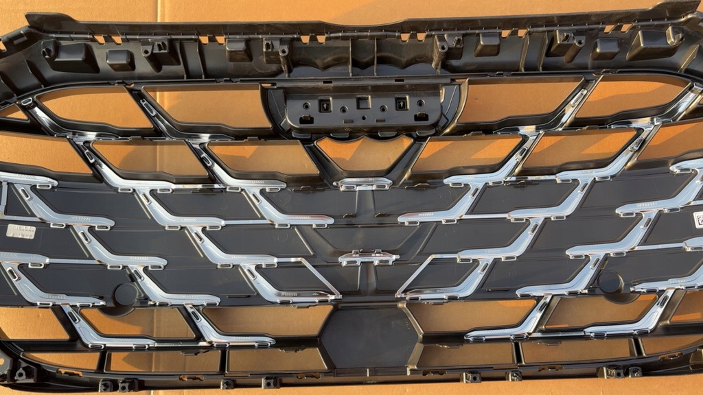 фото №8, Решітка радіатора audi a3 8y0 e-tron lift срібляста